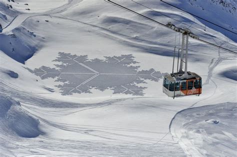 This Artist Uses Huge Fields Of Snow As His Canvas - Neatorama