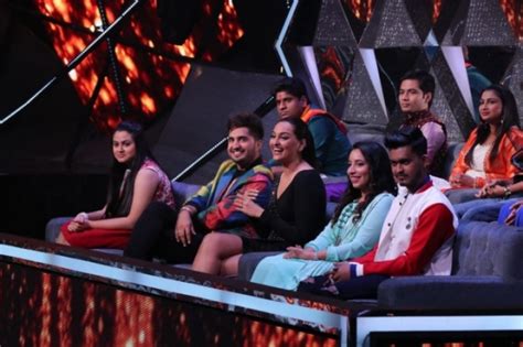 Sonakshi Sinha On The Sets Of Indian idol 10 Photos - FilmiBeat