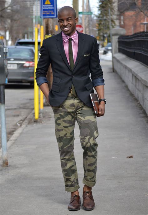 20 Best Camo Pants Outfits for Men & Styling Tips