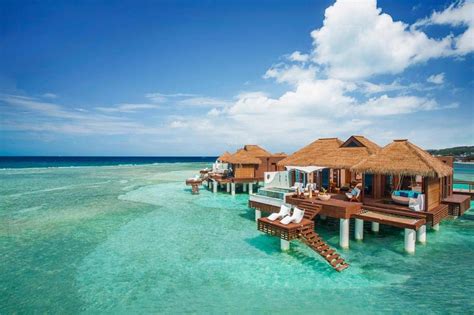 10 STUNNING Overwater Bungalows Near The USA – Ordinary Traveler