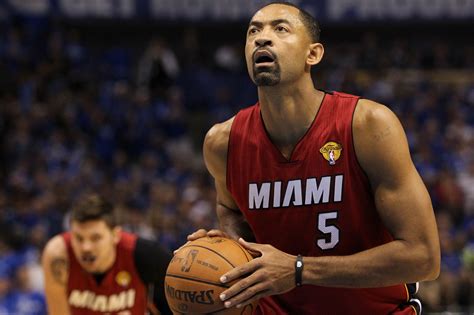 Juwan Howard Nba - Juwan Howard To Leave Heat Will Join Michigan As ...