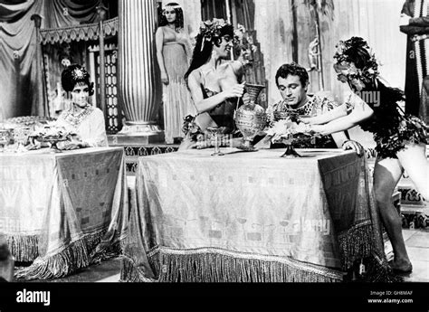 Movie scene cleopatra 1963 hi-res stock photography and images - Alamy