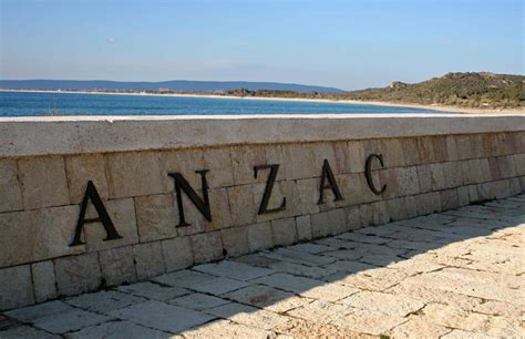 Protestor interrupts dawn service at Gallipoli's Anzac Cove - Australian Times News