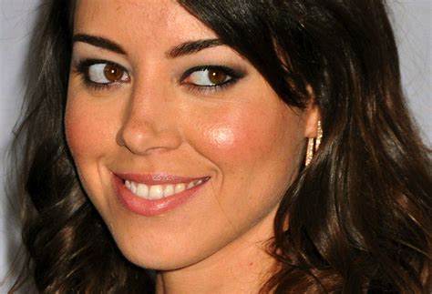 Aubrey Plaza flashes megawatt smile – Part THREE of THREE | 22MOON.COM