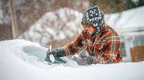 Schools closed as arctic blast slams South with snow, over 2,600 ...