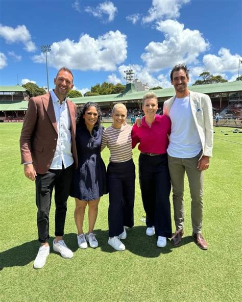 Lisa Sthalekar And Friends: A Cricket Pose To Remember