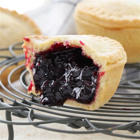 Deep Filled Blackcurrant Pies #blackcurrantpie #fruitpie #blackcurrants #blackcurrantrecipe ...