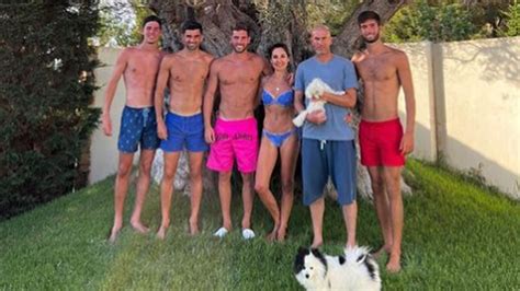Zidane, son épouse et leurs 4 fils: tous canons en maillot de bain (photo) - TrendRadars Français