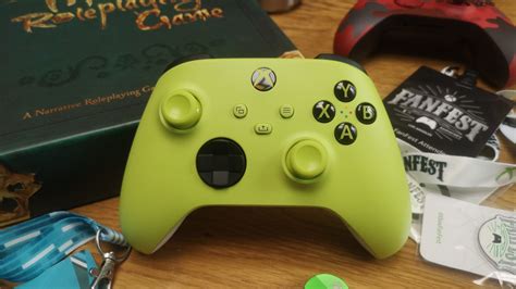 Unboxing and Reviewing the New Xbox Controller! - iGamesNews