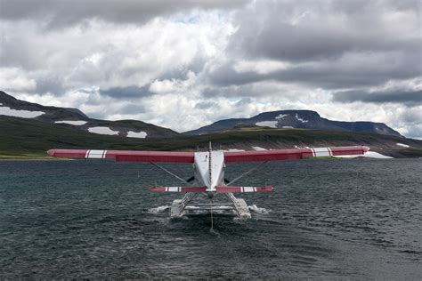 Float Plane landing on the lake image - Free stock photo - Public Domain photo - CC0 Images