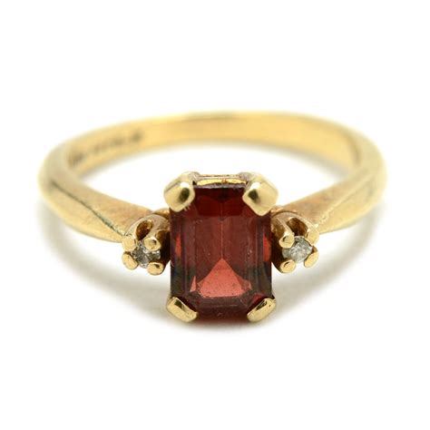 Vintage 10K Yellow Gold Garnet and Diamond Ring | EBTH