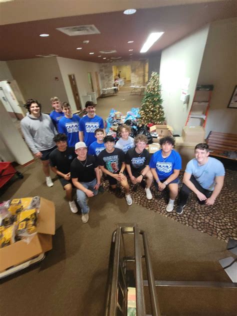 GHS Football Teams Up with First Baptist Church - Georgetown to Help Families this Holiday ...