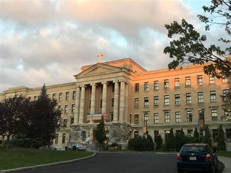 Collège Jean-de-Brébeuf - Opening Hours - 5635 av Decelles, Montréal, QC