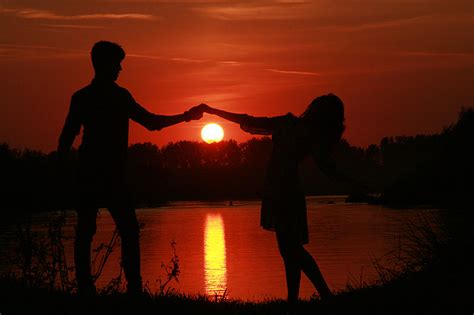 Royalty-Free photo: Silhouette of man and woman dancing during sunset ...