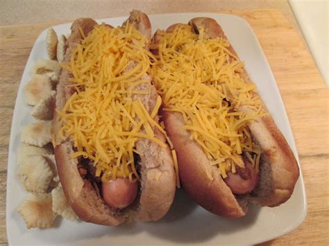 Diab2Cook: Cincinnati Style Chili & Cheese Coneys w/ Oyster Crackers