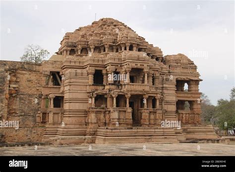 The beautiful Sas Bahu Ka Mandir Temple, Gwalior , India Stock Photo - Alamy