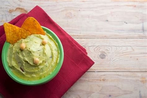 Premium Photo | Guacamole on bowl