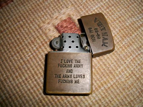 collectible items: Vintage 1st CAVALRY DIVISION VIETNAM ZIPPO LIGHTER