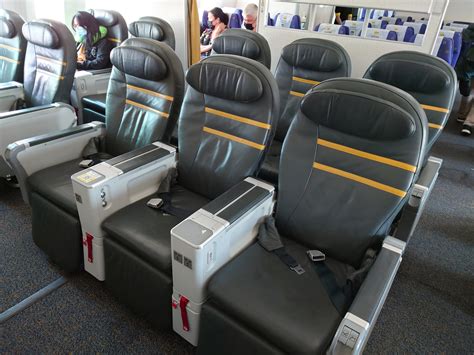 Review: Scoot Plus Premium Economy on their flagship 787 Dreamliner aircraft — CallumElsdon.com Blog