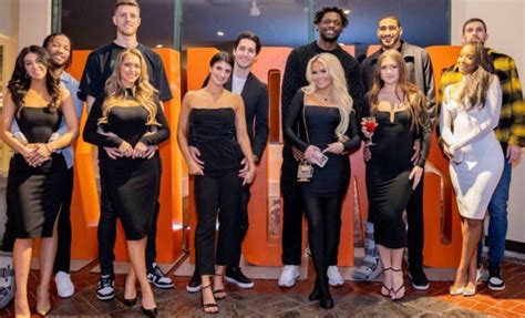 Knicks Holiday Party Photo With Mostly White WAGS Goes Viral on Social ...