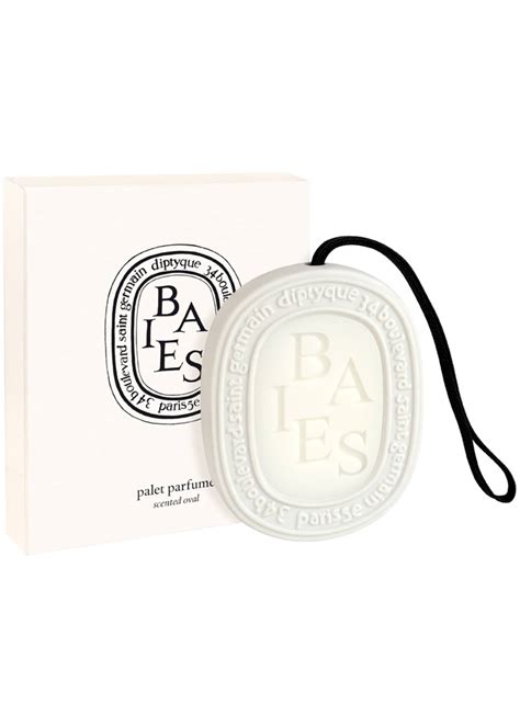 DIPTYQUE Baies / Berries Scented Oval - Bergdorf Goodman