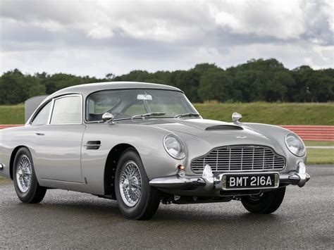 Así es el Aston Martin DB5: el coche de 007 en Goldfinger