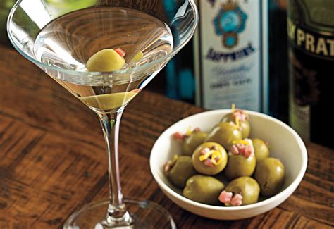 Bombay_Sapphire_Martini_with_Stuffed_Olives | Food Channel