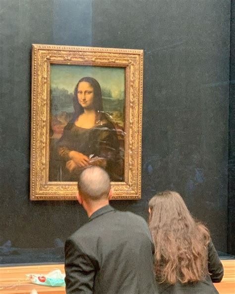 Mona Lisa Attacked in Louvre With Cake By Man Wearing Wig