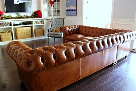 A leather chesterfield sectional sofa! A great option to buy a sofa and be able to customize it ...