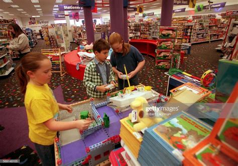 Inside a Zany Brainy toy store in Orange, CA (March 12, 1998) - 90kids ...