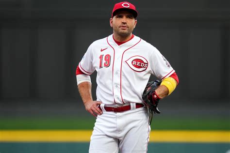 Joey Votto threatens to leave out shopping carts if he's not signed: 'I ...