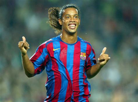 Ronaldinho terug bij FC Barcelona als ambassadeur | Foto | AD.nl