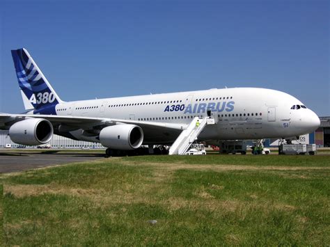 File:Airbus A380 Paris Air Show.jpg - Wikipedia