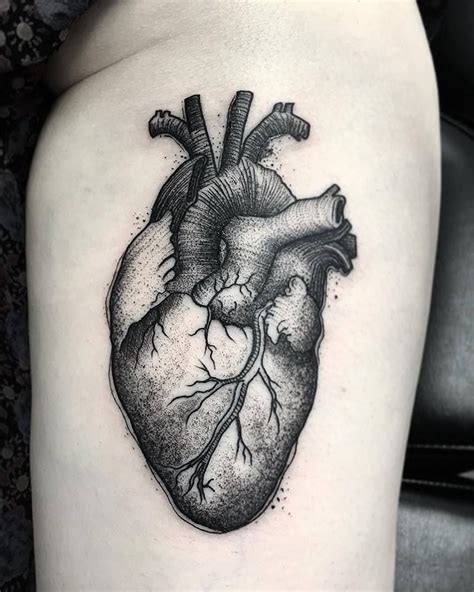 My sick anatomically correct heart, using dot work and lines. | Tatuagem, Tatuagens, Tatoo