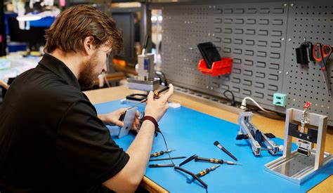 Apple will expand access to genuine iPhone parts for independent repair ...