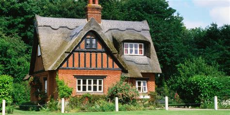 11 Photos of English Country Cottages That Make Us Want One Right Now ...