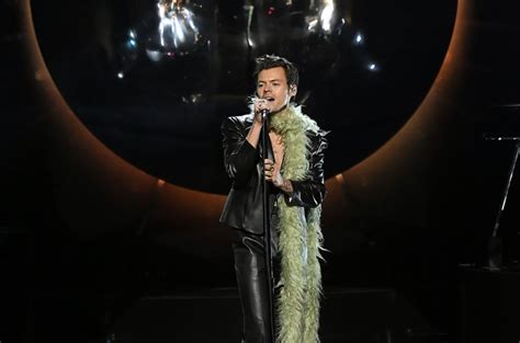 Harry Styles Performs 'Watermelon Sugar' At Grammys