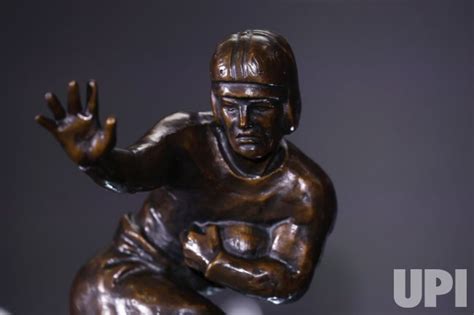 Photo: LSU quarterback Jayden Daniels wins the Heisman Trophy ...