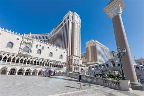 The Venetian: Best Suites in Las Vegas for a Romantic, Couples Trip