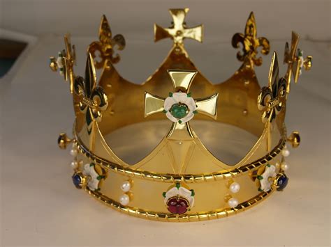 Richard III's Crown on display in Tewkesbury — John Ashdown-Hill