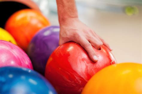 8 Best Bowling Ball Brands for Beginners and Veteran Bowlers