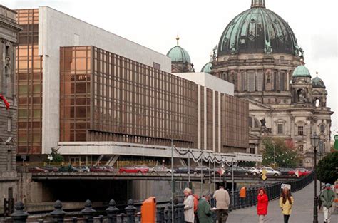 Palast der Republik: Untergegangen in Ruinen – Berlin.de