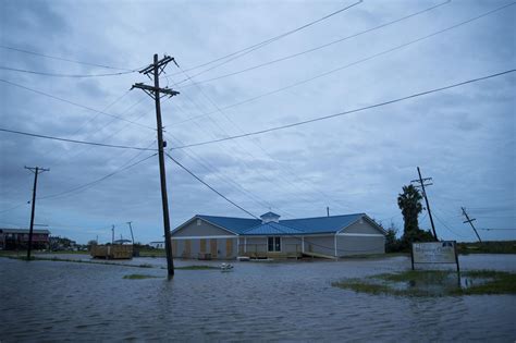 Hurricane Laura 2020: Storm pummels Texas and Louisiana - Vox