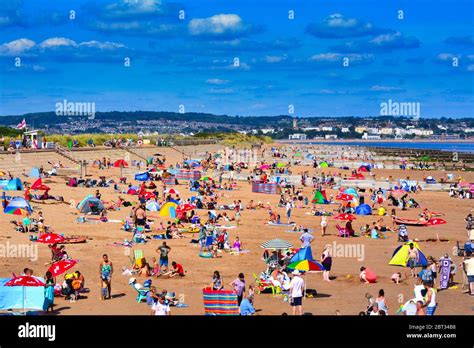 Busy beach in Dawlish Warren,Devon,UK Stock Photo - Alamy