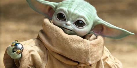 The Mandalorian's Life-Size Baby Yoda Hot Toys Figure Gets an Important ...