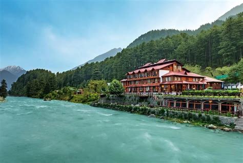 Hotels Out of Bounds for Locals Amid Huge Tourist Rush in Pahalgam ...