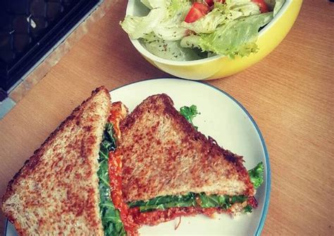 Recipe of Ultimate Bolognese Sandwich with Simple Salad - supertcc.com