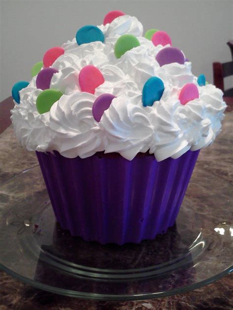 Giant Cupcake Cake | Giant cupcake cakes, Big cupcake, Cupcake cakes