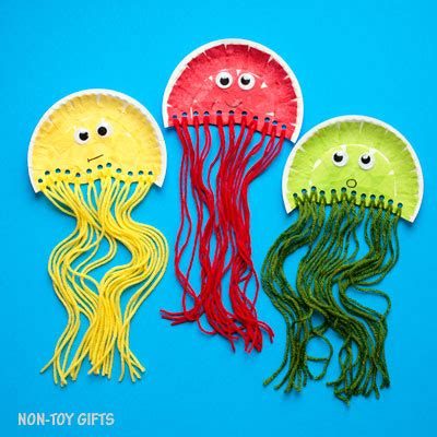 Paper plate jellyfish craft for kids. Summer craft. Ocean / sea animals craft