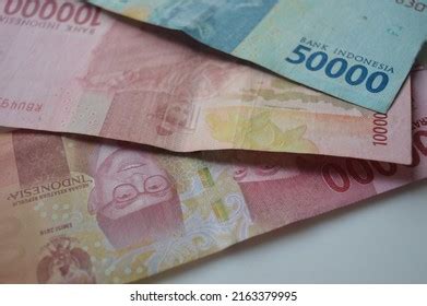 Indonesian Currency Rupiah 5000 Denominations 2016 Stock Photo 2215073079 | Shutterstock